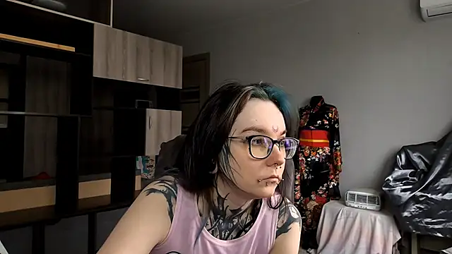Snapshot of HighelikeGirl chatting on 23, 10, 2025 HighelikeGirl online show from 23, 10, 2025