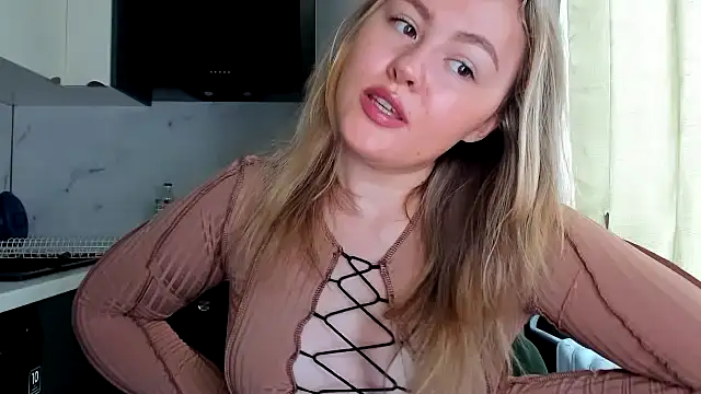 Snapshot of SunshineEmma chatting on 5, 10, 2025 SunshineEmma online show from 5, 10, 2025