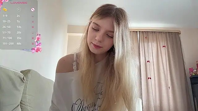 Snapshot of FruityXo chatting on 5, 7, 2026 FruityXo online show from 5, 7, 2026