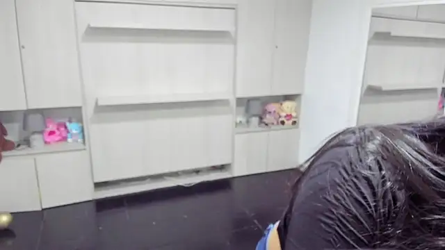 LilyWhitney online show from 18, 4, 2026