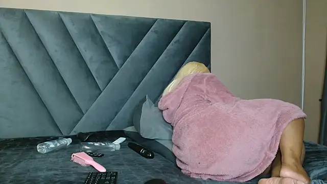 ThickTemptress18 online show from 12, 5, 2026