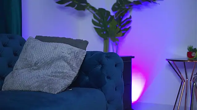 Snapshot of NinaSolenne chatting on 4, 3, 2026 NinaSolenne online show from 4, 3, 2026