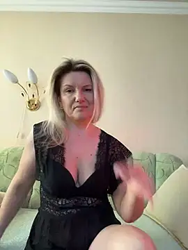 AliceSwan4011 online show from 26, 4, 2026