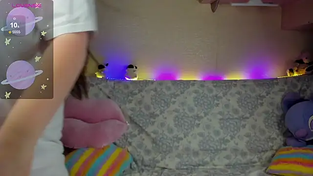 Snapshot of Alice_next_door chatting on 13, 11, 2025 Alice next door online show from 13, 11, 2025