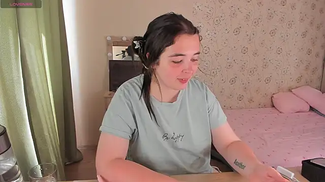 Snapshot of Alice_next_door chatting on 2, 7, 2026 Alice next door online show from 2, 7, 2026