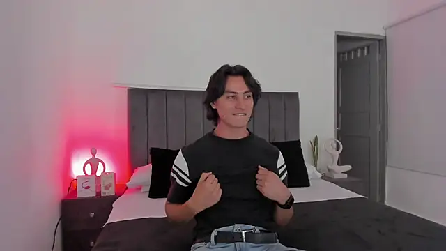 Snapshot of AlexanderHall chatting on 9, 9, 2025 AlexanderHall online show from 9, 9, 2025