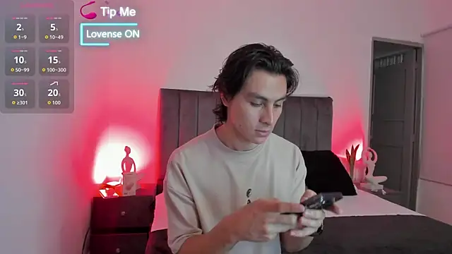 Snapshot of AlexanderHall chatting on 14, 9, 2025 AlexanderHall online show from 14, 9, 2025