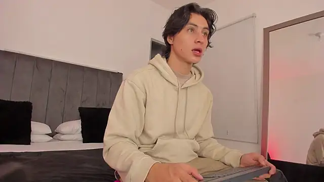 Snapshot of AlexanderHall chatting on 20, 9, 2025 AlexanderHall online show from 20, 9, 2025