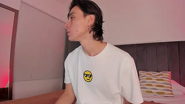 Snapshot of AlexanderHall chatting on 4, 10, 2025 AlexanderHall online show from 4, 10, 2025