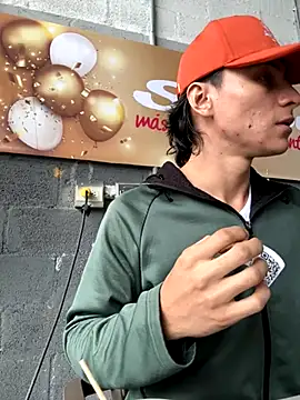 Snapshot of AlexanderHall chatting on 8, 10, 2025 AlexanderHall online show from 8, 10, 2025