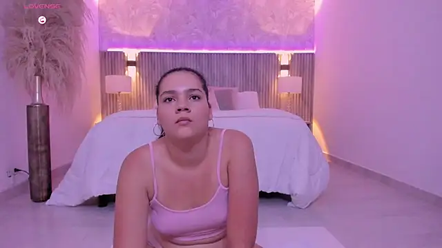 karlie small online show from 6, 4, 2026