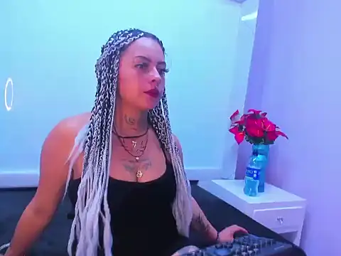 Soffy Thopmson online show from 21, 10, 2025