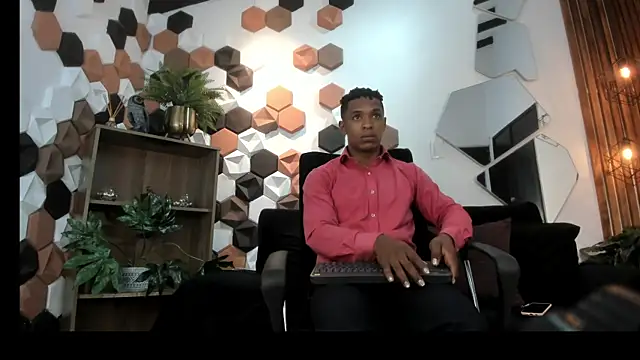 ItaloMoore online show from 6, 10, 2025