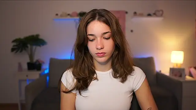 kissie cat online show from 6, 10, 2025