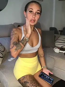 Snapshot of Rosieredxox chatting on 29, 9, 2025 Rosieredxox online show from 29, 9, 2025