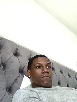 Snapshot of labishyoung25 chatting on 13, 10, 2025 labishyoung25 online show from 13, 10, 2025