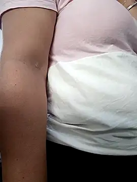 Mia-Glow online show from 17, 10, 2025