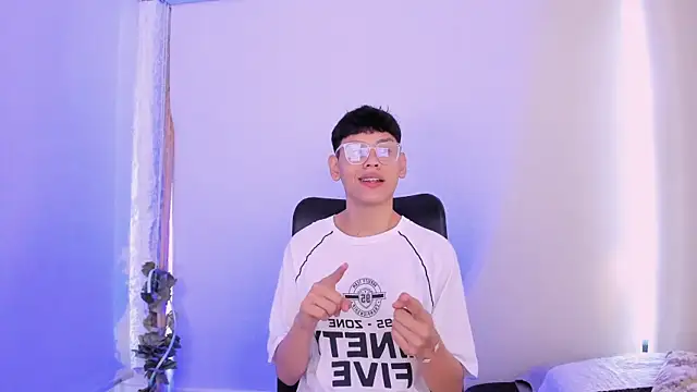 Snapshot of zeus_blaze chatting on 9, 9, 2025 zeus blaze online show from 9, 9, 2025