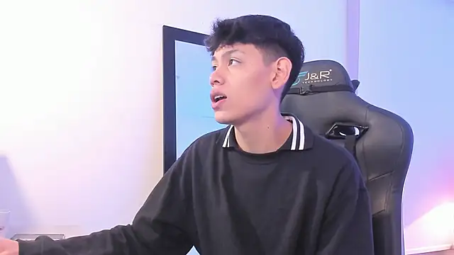 Snapshot of zeus_blaze chatting on 11, 9, 2025 zeus blaze online show from 11, 9, 2025