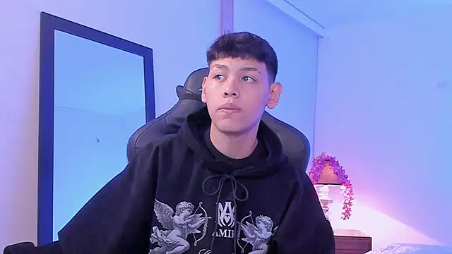 Snapshot of zeus_blaze chatting on 15, 9, 2025 zeus blaze online show from 15, 9, 2025