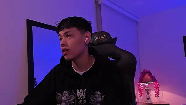 Snapshot of zeus_blaze chatting on 18, 9, 2025 zeus blaze online show from 18, 9, 2025