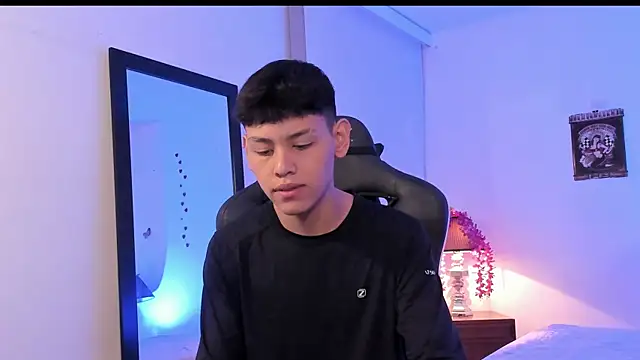 Snapshot of zeus_blaze chatting on 23, 9, 2025 zeus blaze online show from 23, 9, 2025