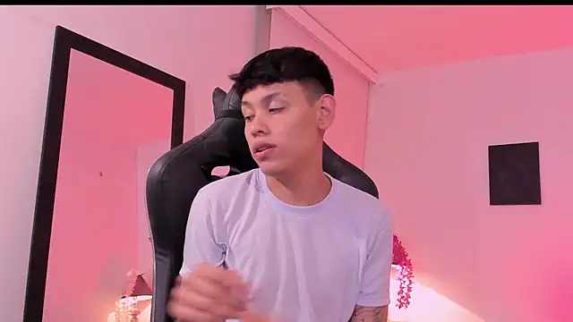 Snapshot of zeus_blaze chatting on 24, 9, 2025 zeus blaze online show from 24, 9, 2025