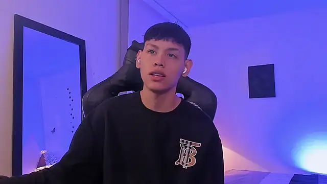 Snapshot of zeus_blaze chatting on 29, 9, 2025 zeus blaze online show from 29, 9, 2025