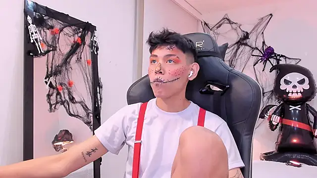 Snapshot of zeus_blaze chatting on 3, 10, 2025 zeus blaze online show from 3, 10, 2025