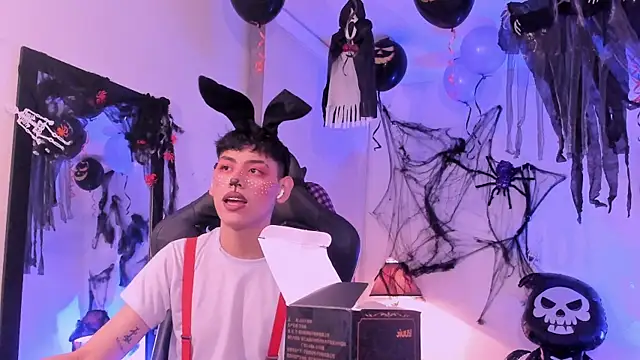 Snapshot of zeus_blaze chatting on 9, 10, 2025 zeus blaze online show from 9, 10, 2025