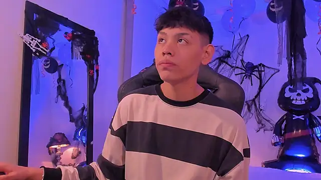 Snapshot of zeus_blaze chatting on 14, 10, 2025 zeus blaze online show from 14, 10, 2025