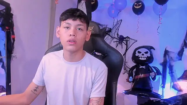 Snapshot of zeus_blaze chatting on 18, 10, 2025 zeus blaze online show from 18, 10, 2025