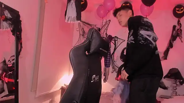 Snapshot of zeus_blaze chatting on 18, 10, 2025 zeus blaze online show from 18, 10, 2025