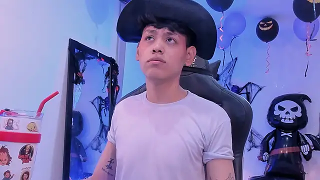 Snapshot of zeus_blaze chatting on 22, 10, 2025 zeus blaze online show from 22, 10, 2025