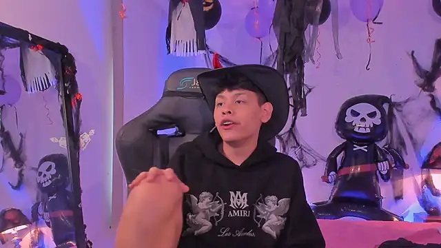 Snapshot of zeus_blaze chatting on 25, 10, 2025 zeus blaze online show from 25, 10, 2025