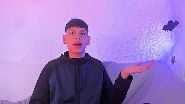 Snapshot of zeus_blaze chatting on 6, 11, 2025 zeus blaze online show from 6, 11, 2025