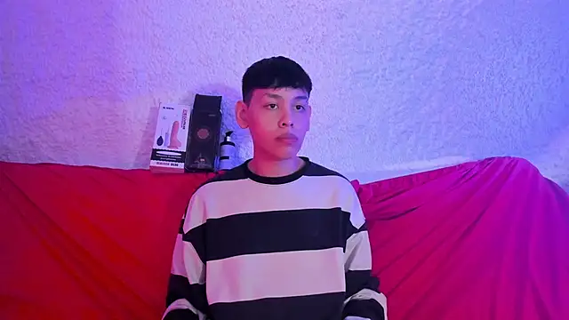 Snapshot of zeus_blaze chatting on 12, 11, 2025 zeus blaze online show from 12, 11, 2025