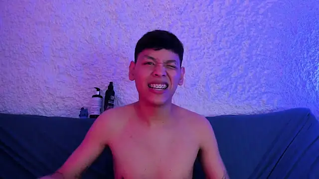 Snapshot of zeus_blaze chatting on 13, 11, 2025 zeus blaze online show from 13, 11, 2025