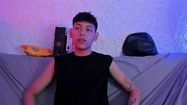 Snapshot of zeus_blaze chatting on 14, 11, 2025 zeus blaze online show from 14, 11, 2025