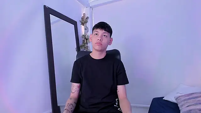 Snapshot of zeus_blaze chatting on 15, 11, 2025 zeus blaze online show from 15, 11, 2025