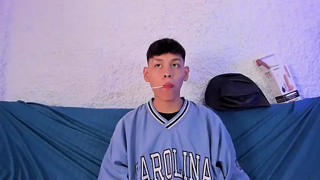 Snapshot of zeus_blaze chatting on 19, 11, 2025 zeus blaze online show from 19, 11, 2025