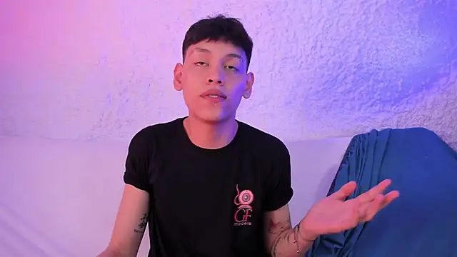 Snapshot of zeus_blaze chatting on 22, 11, 2025 zeus blaze online show from 22, 11, 2025