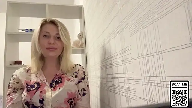 Snapshot of Blondie_xoxoxo chatting on 25, 10, 2025 Blondie xoxoxo online show from 25, 10, 2025