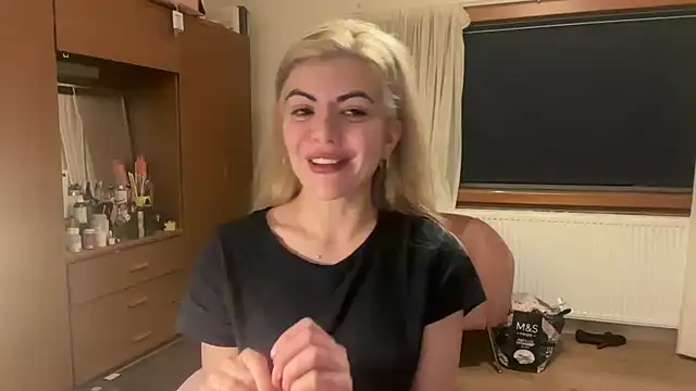 Snapshot of princess17 chatting on 19, 12, 2025 princess17 online show from 19, 12, 2025