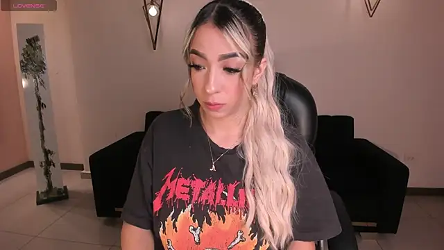 LizzCooper online show from 26, 11, 2025