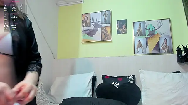 AtheneaArbelaez  online show from 17, 12, 2025