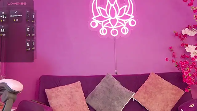 Maylu Fox online show from 20, 10, 2025