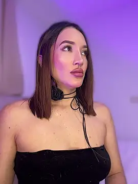 Bella-taylorr online show from 25, 5, 2026