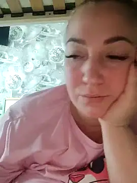 Snapshot of Kiss_Eva chatting on 16, 11, 2025 Kiss Eva online show from 16, 11, 2025