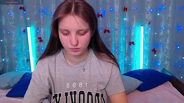 Leonaalove online show from 2, 2, 2026